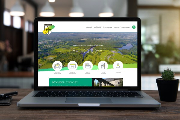 Site internet et logo de la mairie du Tronchet